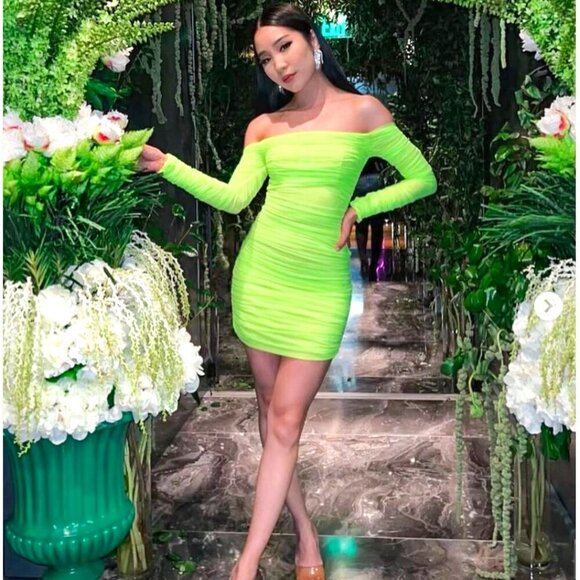 Aritzia Ten by Babaton Luxor Long Sleeve Mini Dress Neon Sunray Yellow Size 4 - Picture 1 of 10